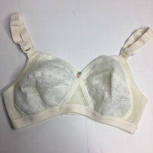 Vintage 34C Playtex Cross Your Heart Fiberfill Bra